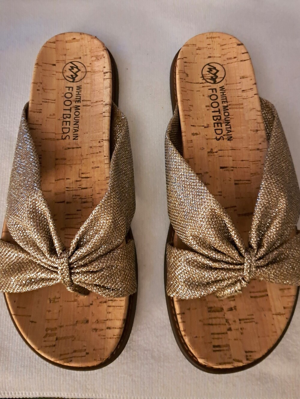 WHITE MOUNTAIN footbeds GOLD GLITTER SANDALS size 8.5 brand new in original box